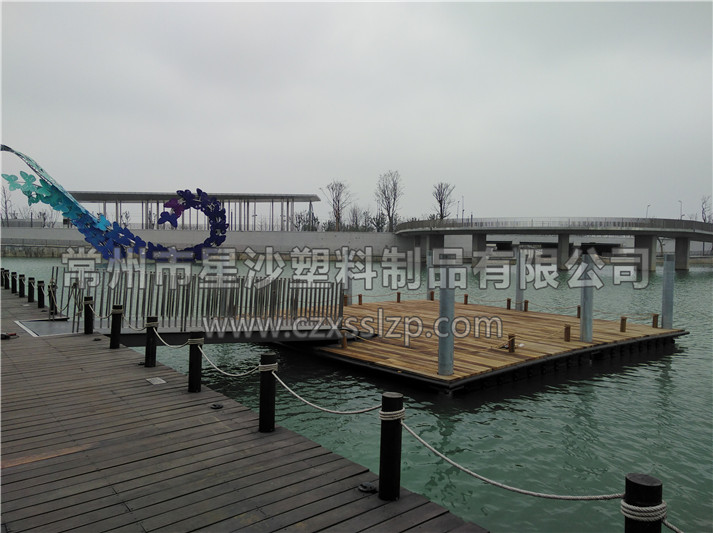 常州市星沙塑料制品有限公司客户案例-苏州天鹅湖浮筒平台1