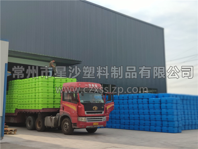 常州市星沙塑料制品有限公司-荧光绿浅蓝色浮筒发往湖北6
