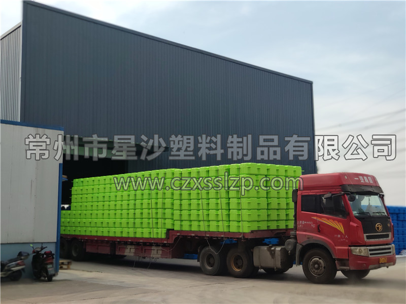 常州市星沙塑料制品有限公司-荧光绿浅蓝色浮筒发往湖北1
