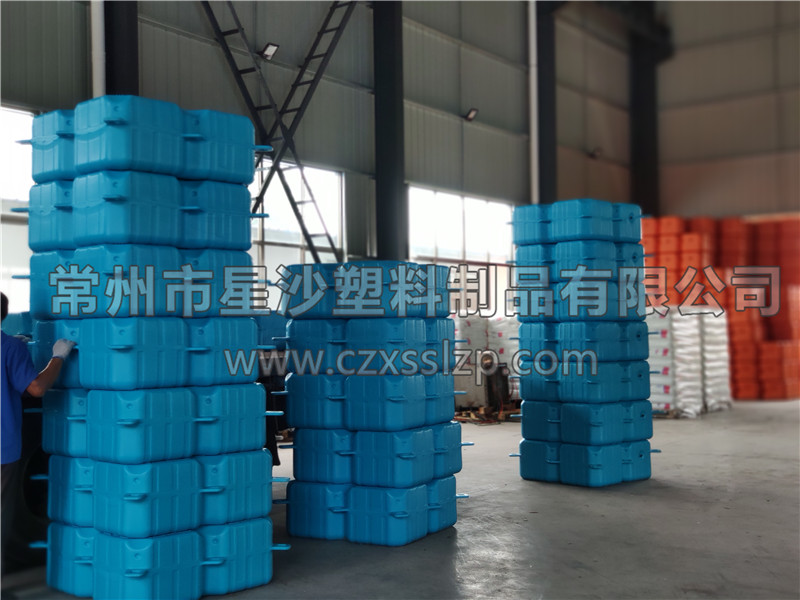 常州市星沙塑料制品有限公司-荧光绿浅蓝色浮筒发往湖北18
