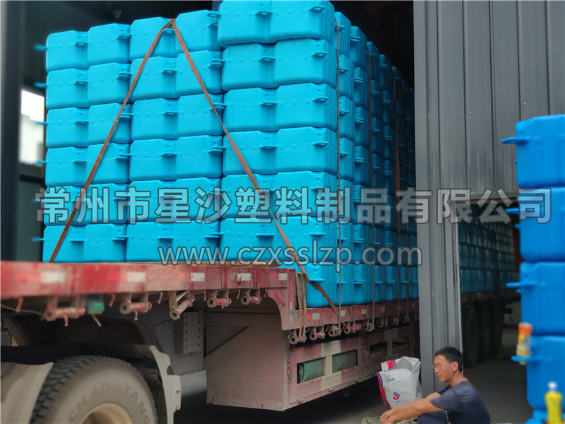 常州市星沙塑料制品有限公司-荧光绿浅蓝色浮筒发往湖北8