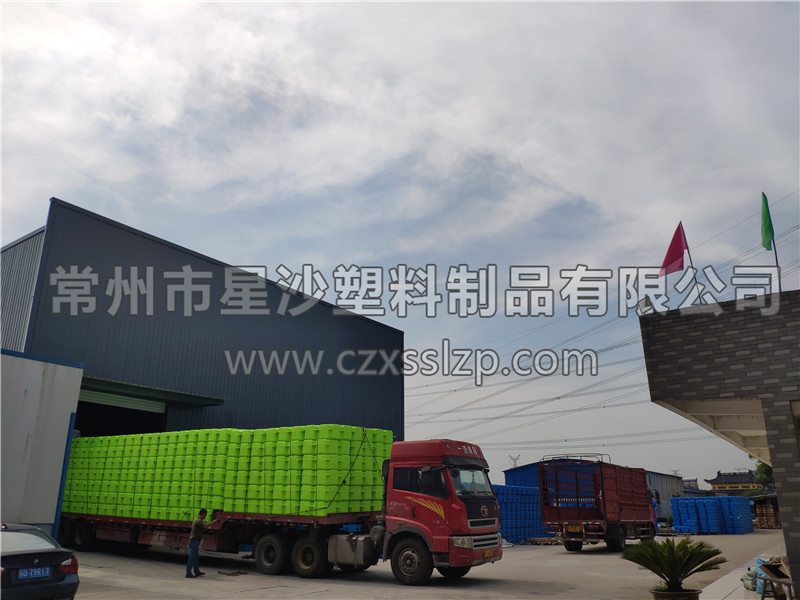 常州市星沙塑料制品有限公司-荧光绿浅蓝色浮筒发往湖北15