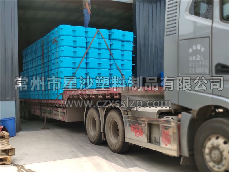 常州市星沙塑料制品有限公司-荧光绿浅蓝色浮筒发往湖北20