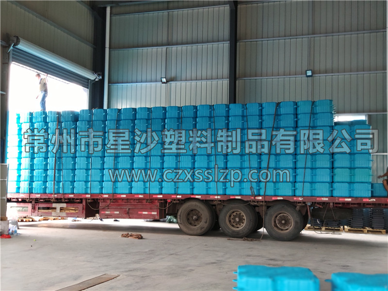 常州市星沙塑料制品有限公司-荧光绿浅蓝色浮筒发往湖北21
